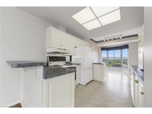 1105-1201 North Shore Boulevard E, Burlington, ON - Indoor Photo Showing Kitchen