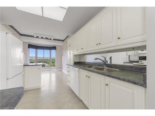 1105-1201 North Shore Boulevard E, Burlington, ON - Indoor Photo Showing Kitchen With Double Sink