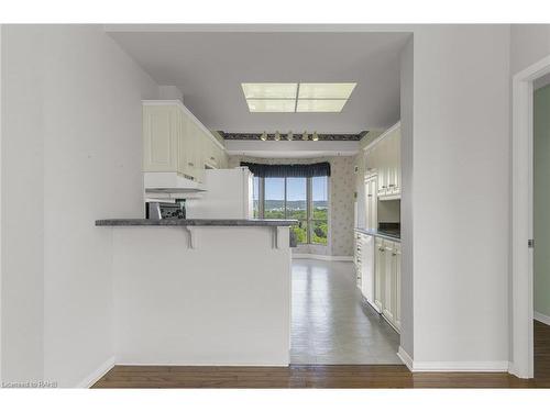 1105-1201 North Shore Boulevard E, Burlington, ON - Indoor Photo Showing Kitchen