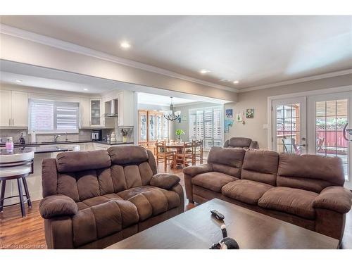 24 Spartan Avenue, Stoney Creek, ON - Indoor Photo Showing Living Room