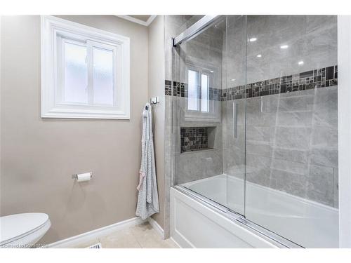 24 Spartan Avenue, Stoney Creek, ON - Indoor Photo Showing Bathroom