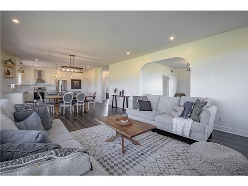 75091 45 Regional Road, Wellandport, ON - Indoor Photo Showing Living Room