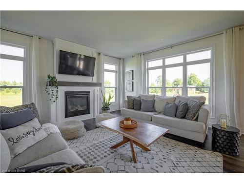 75091 45 Regional Road, Wellandport, ON - Indoor Photo Showing Living Room With Fireplace