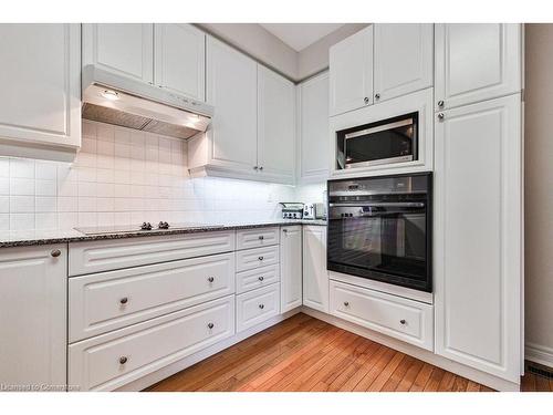 65-1267 Dorval Drive, Oakville, ON - Indoor Photo Showing Kitchen With Upgraded Kitchen