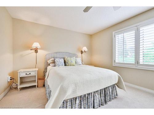 65-1267 Dorval Drive, Oakville, ON - Indoor Photo Showing Bedroom