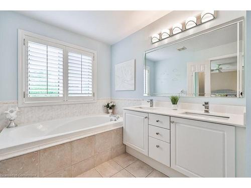 65-1267 Dorval Drive, Oakville, ON - Indoor Photo Showing Bathroom