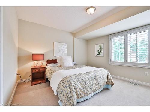 65-1267 Dorval Drive, Oakville, ON - Indoor Photo Showing Bedroom