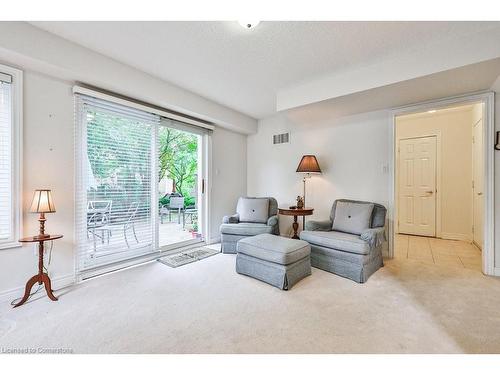 65-1267 Dorval Drive, Oakville, ON - Indoor Photo Showing Living Room