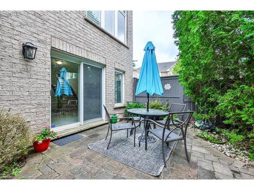 65-1267 Dorval Drive, Oakville, ON - Outdoor