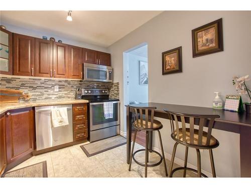 38-386 Highland Road W, Stoney Creek, ON - Indoor Photo Showing Kitchen