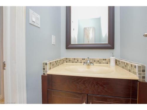 38-386 Highland Road W, Stoney Creek, ON - Indoor Photo Showing Bathroom