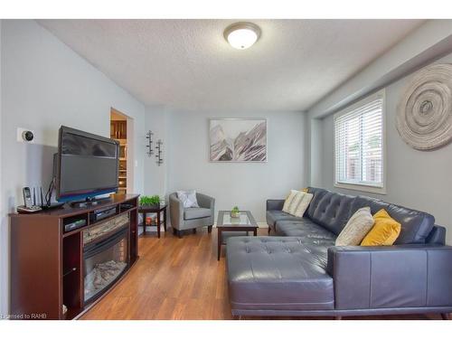 38-386 Highland Road W, Stoney Creek, ON - Indoor Photo Showing Living Room