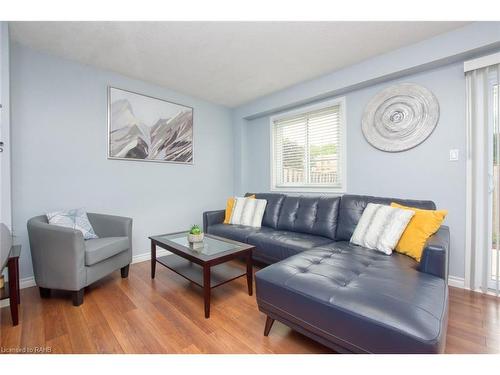 38-386 Highland Road W, Stoney Creek, ON - Indoor Photo Showing Living Room