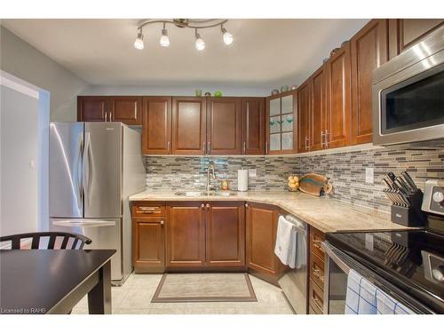 38-386 Highland Road W, Stoney Creek, ON - Indoor Photo Showing Kitchen With Double Sink