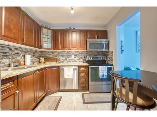 38-386 Highland Road W, Stoney Creek, ON - Indoor Photo Showing Kitchen