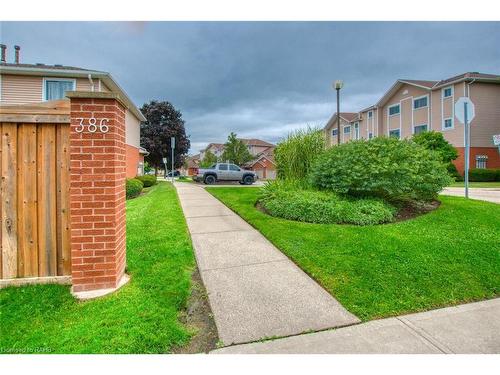 38-386 Highland Road W, Stoney Creek, ON - Outdoor