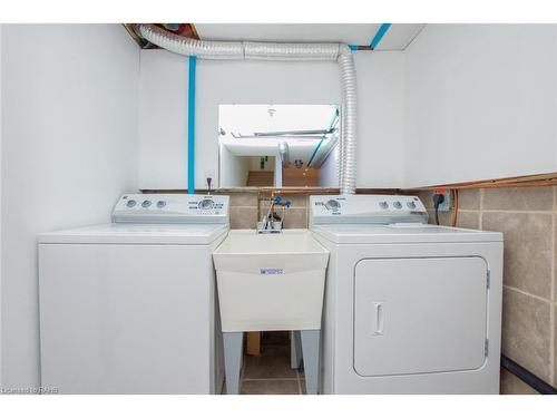 38-386 Highland Road W, Stoney Creek, ON - Indoor Photo Showing Laundry Room