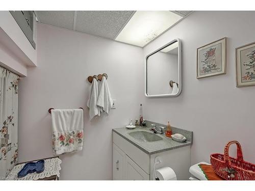 290 Upper Paradise Road, Hamilton, ON - Indoor Photo Showing Bathroom