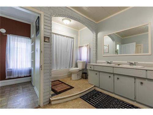 67 Beechwood Avenue, Hamilton, ON - Indoor Photo Showing Bathroom