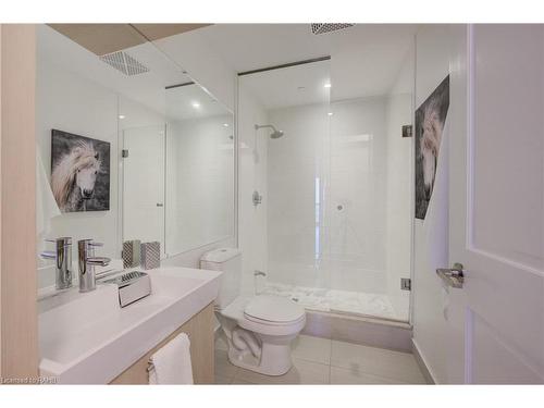 7116-388 Yonge Street, Toronto, ON - Indoor Photo Showing Bathroom