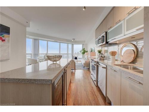 7116-388 Yonge Street, Toronto, ON - Indoor Photo Showing Kitchen With Double Sink With Upgraded Kitchen