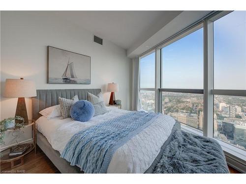 7116-388 Yonge Street, Toronto, ON - Indoor Photo Showing Bedroom