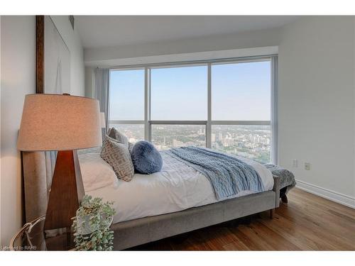 7116-388 Yonge Street, Toronto, ON - Indoor Photo Showing Bedroom