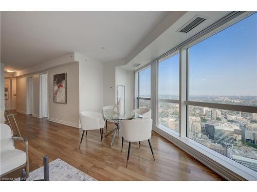 7116-388 Yonge Street, Toronto, ON - Indoor Photo Showing Dining Room