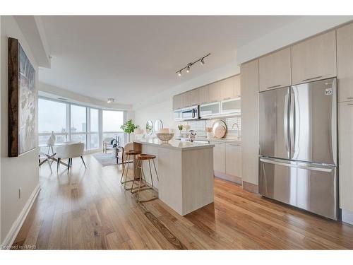 7116-388 Yonge Street, Toronto, ON - Indoor Photo Showing Kitchen