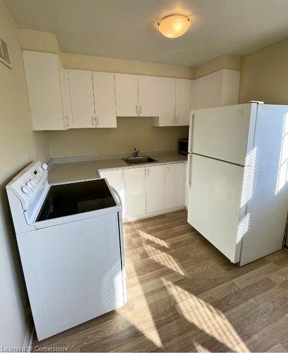 383 East 22Nd Street, Hamilton, ON - Indoor Photo Showing Bathroom