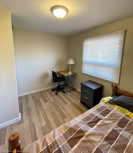 383 East 22Nd Street, Hamilton, ON - Indoor Photo Showing Bedroom