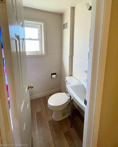 383 East 22Nd Street, Hamilton, ON - Indoor Photo Showing Bathroom