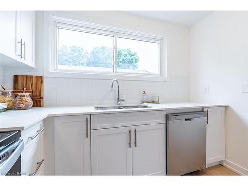 50 Woodman Drive N, Hamilton, ON - Indoor Photo Showing Kitchen