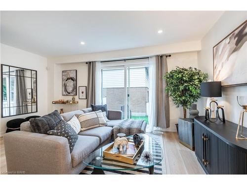 50 Woodman Drive N, Hamilton, ON - Indoor Photo Showing Living Room