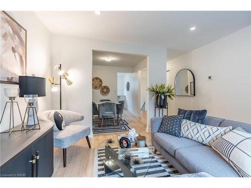 50 Woodman Drive N, Hamilton, ON - Indoor Photo Showing Living Room