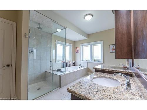 11 Alexander Boulevard, Haldimand, ON - Indoor Photo Showing Bathroom