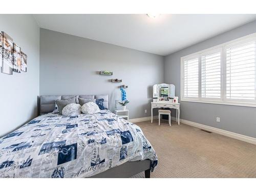 11 Alexander Boulevard, Haldimand, ON - Indoor Photo Showing Bedroom