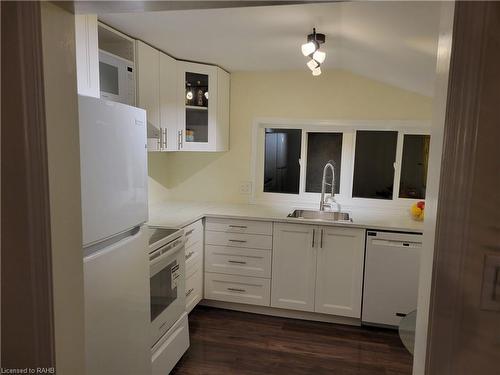 6 Circle Street, Niagara-On-The-Lake, ON - Indoor Photo Showing Kitchen