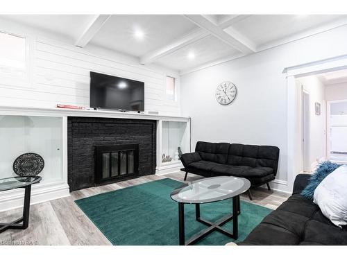 1-148 Gage Avenue S, Hamilton, ON - Indoor Photo Showing Living Room With Fireplace