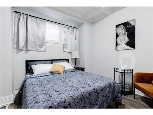 1-148 Gage Avenue S, Hamilton, ON - Indoor Photo Showing Bedroom