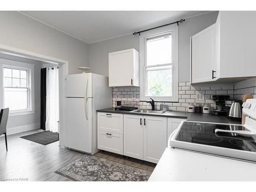 1-148 Gage Avenue S, Hamilton, ON - Indoor Photo Showing Kitchen With Double Sink