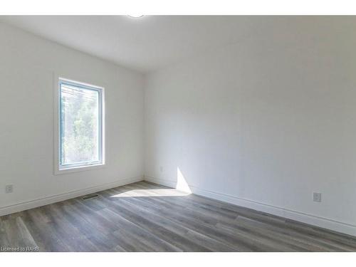 1411 56 Highway, Hamilton, ON - Indoor Photo Showing Other Room