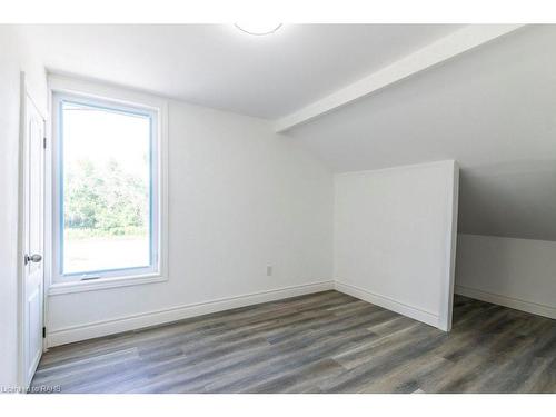 1411 56 Highway, Hamilton, ON - Indoor Photo Showing Other Room