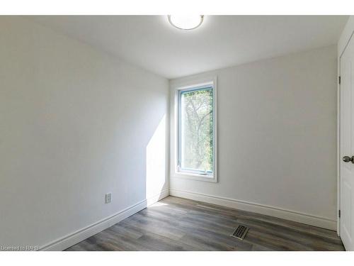 1411 56 Highway, Hamilton, ON - Indoor Photo Showing Other Room