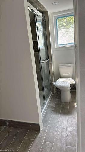 1411 56 Highway, Hamilton, ON - Indoor Photo Showing Bathroom