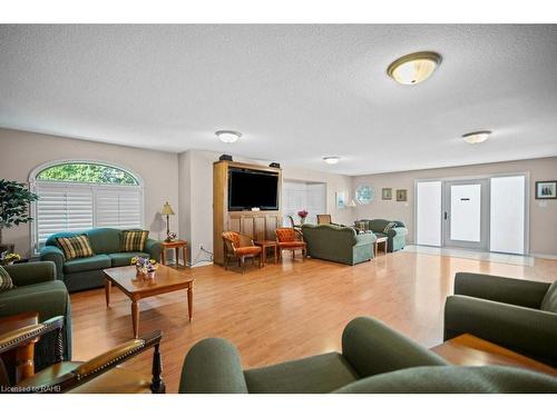 D307-216 Plains Road W, Burlington, ON - Indoor Photo Showing Living Room