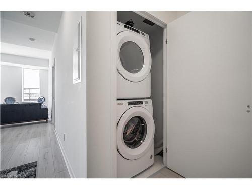 307-405 Dundas Street W, Oakville, ON - Indoor Photo Showing Laundry Room