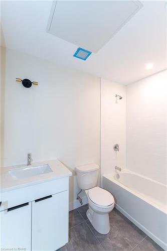 405-169 James Street S, Hamilton, ON - Indoor Photo Showing Bathroom