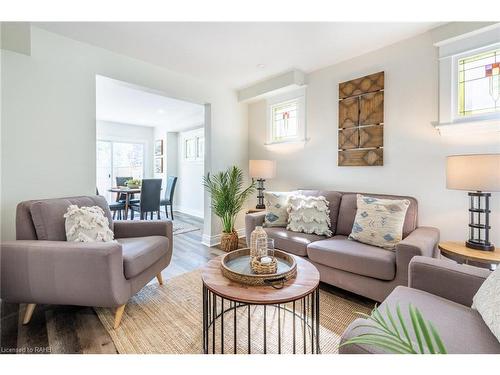 266 Stinson Crescent, Hamilton, ON - Indoor Photo Showing Living Room