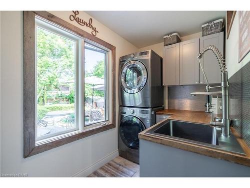 769 Old York Road, Burlington, ON - Indoor Photo Showing Laundry Room